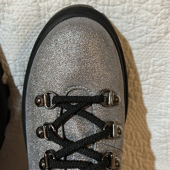 Moncler Carol hiking boot. Brand new in original box 9.5 - Picture 12 of 16